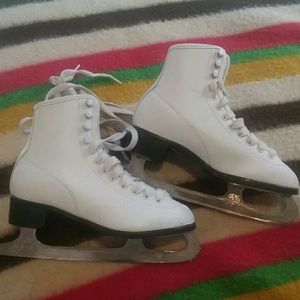 COM ICE SKATES